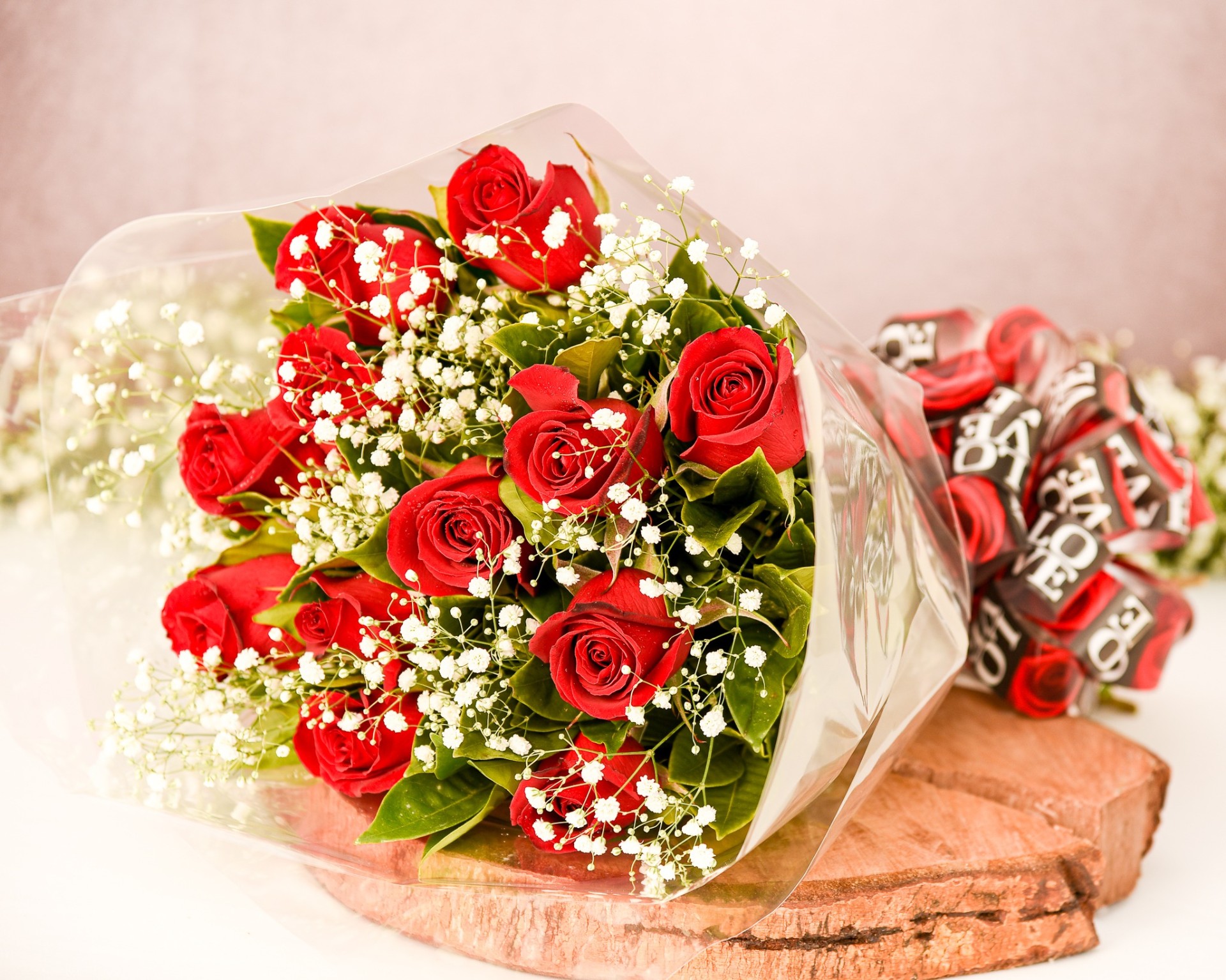 Buquê Love Especial — presente Dia dos Namorados, cesta romântica, flores para presente